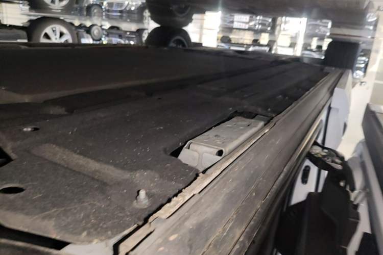 Used Denza D9 2024 DM-i 980 Four-Wheel Drive Prestige Model Left Side Sill