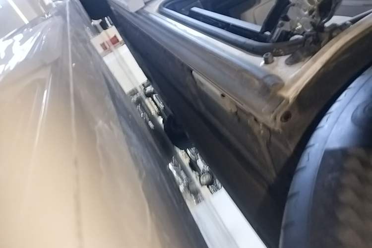 Used Denza D9 2024 DM-i 1050 Luxury Model Left Side Sill