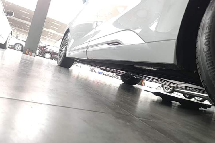 Used Denza D9 2024 DM-i 980 Four-Wheel Drive Prestige Model Left Side Sill