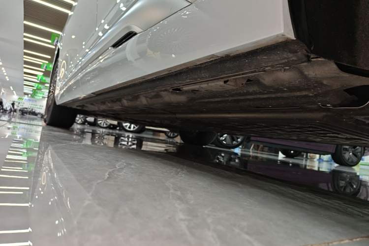 Used Denza D9 2024 DM-i 980 Four-Wheel Drive Prestige Model Left Side Sill