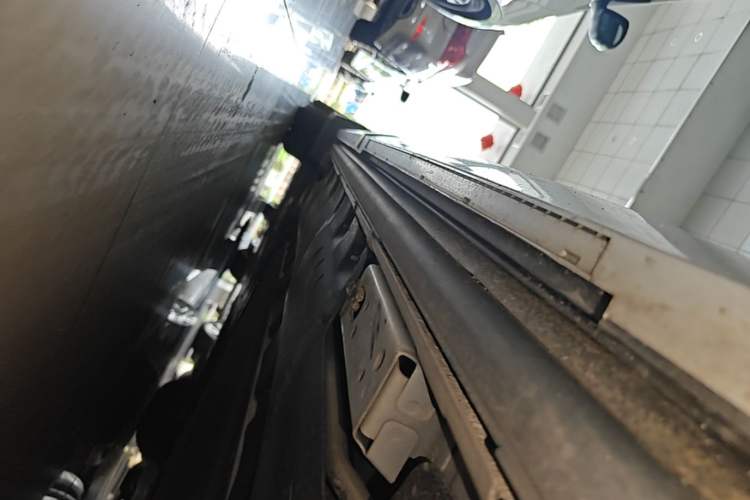 Used Denza D9 2024 DM-i 1050 Luxury Model Left Side Sill