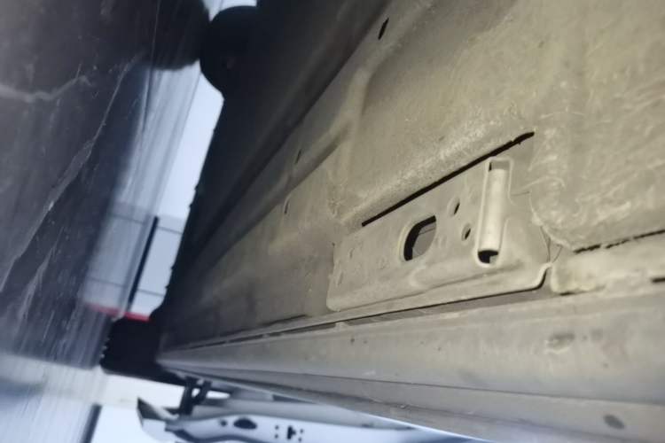 Used Denza D9 2024 DM-i 980 Four-Wheel Drive Prestige Model Left Side Sill