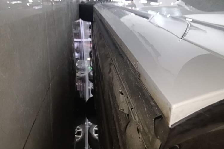 Used Denza D9 2024 DM-i 980 Four-Wheel Drive Prestige Model Left Side Sill