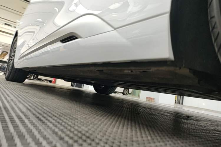 Used Denza D9 2024 DM-i 1050 Luxury Model Left Side Sill