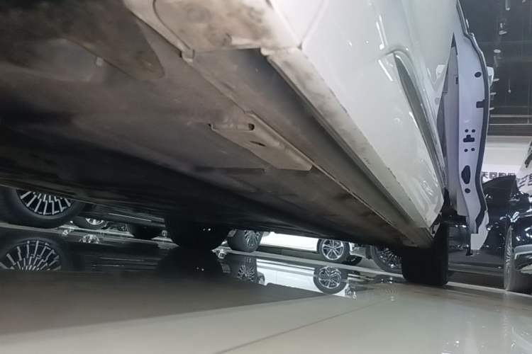 Used Denza D9 2024 DM-i 980 Four-Wheel Drive Prestige Model Left Side Sill