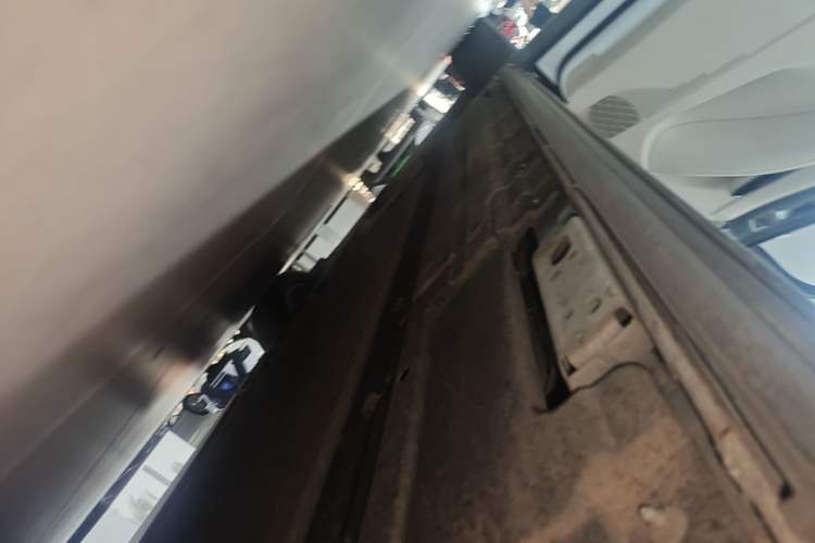 Used Denza D9 2024 DM-i 1050 Luxury Model Left Side Sill