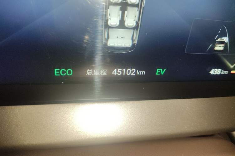 Used Denza D9 2024 DM-i 980 Four-Wheel Drive Flagship Model Odometer Close Up