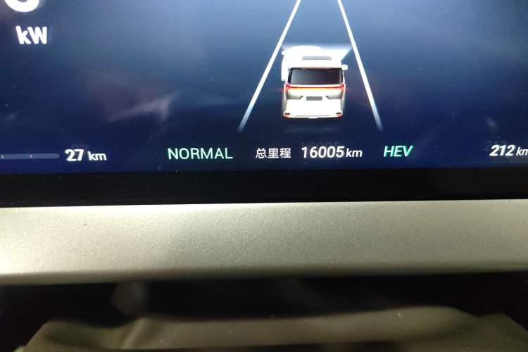 Used Denza D9 2024 DM-i 980 Four-Wheel Drive Flagship Model Odometer Close Up