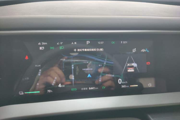 Used Denza D9 2024 DM-i 980 Four-Wheel Drive Prestige Model Odometer Close Up