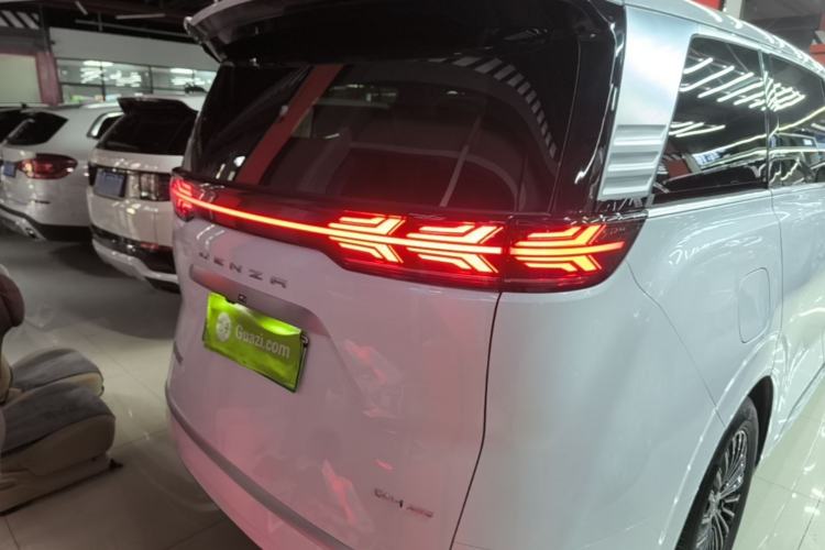 Used Denza D9 2024 DM-i 980 Four-Wheel Drive Prestige Model Rear