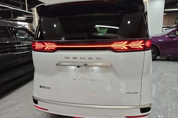 Used Denza D9 2024 DM-i 980 Four-Wheel Drive Prestige Model Rear