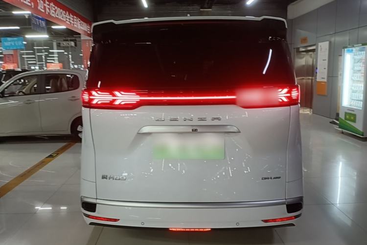 Used Denza D9 2024 DM-i 980 Four-Wheel Drive Prestige Model Rear