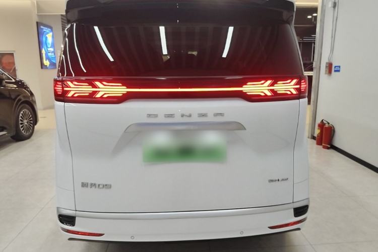 Used Denza D9 2024 DM-i 980 Four-Wheel Drive Prestige Model Rear
