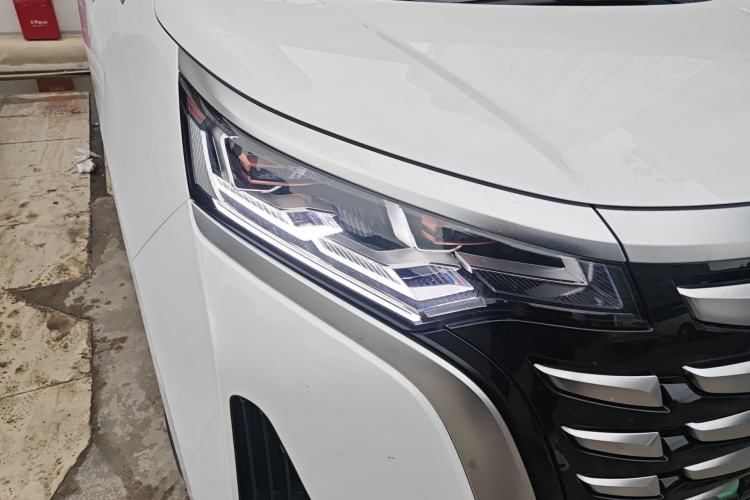 Used Denza D9 2024 DM-i 970 Luxury Model Right Front Headlight