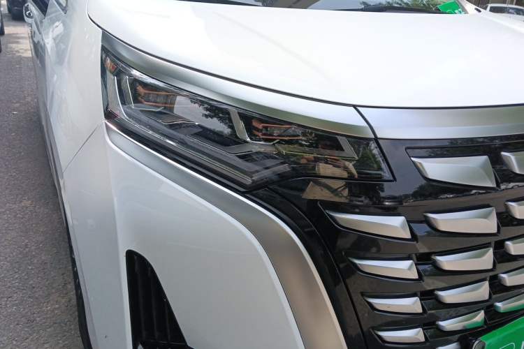 Used Denza D9 2024 DM-i 1050 Luxury Model Right Front Headlight