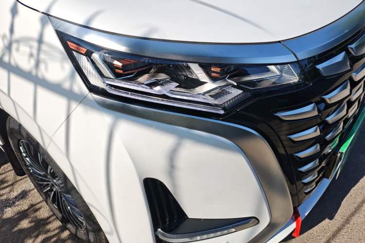 Used Denza D9 2024 DM-i 1050 Luxury Model Right Front Headlight