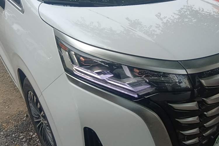 Used Denza D9 2024 DM-i 1050 Luxury Model Right Front Headlight