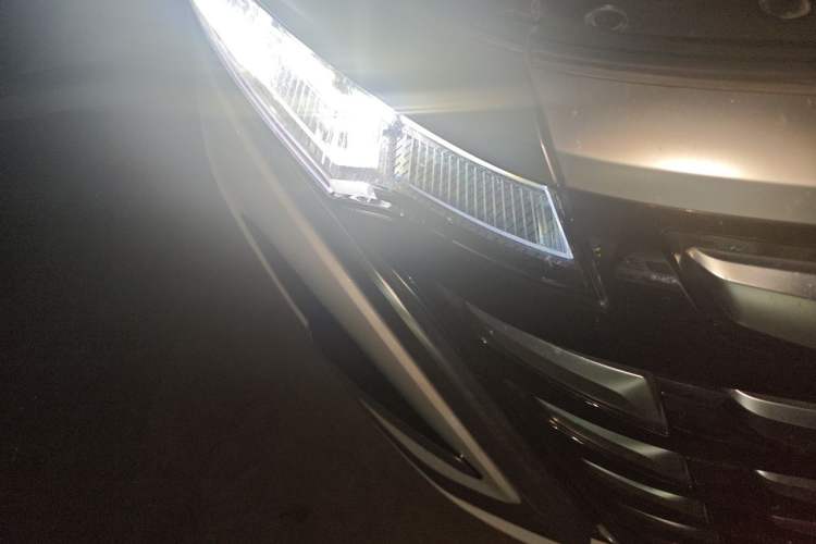Used Denza D9 2024 DM-i 1050 Luxury Model Right Front Headlight