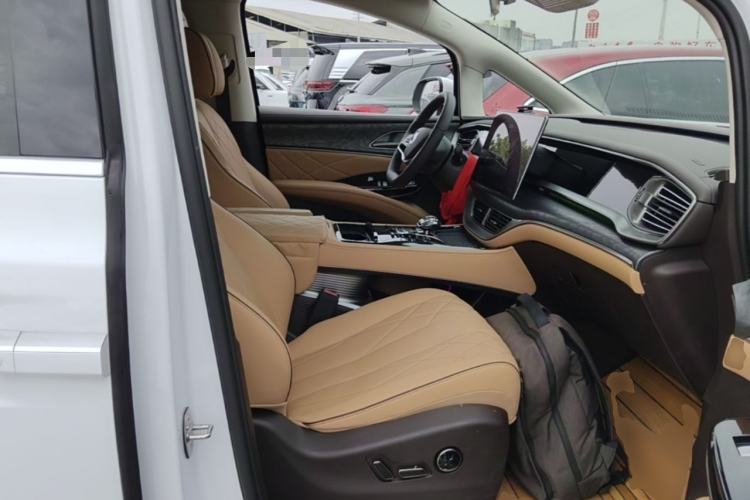 Used Denza D9 2024 EV 620 Premium Model Right Front Seat