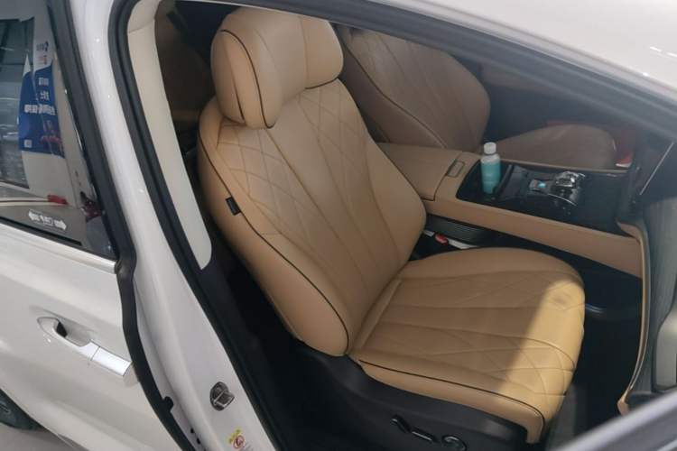 Used Denza D9 2024 DM-i 980 Four-Wheel Drive Prestige Model Right Front Seat