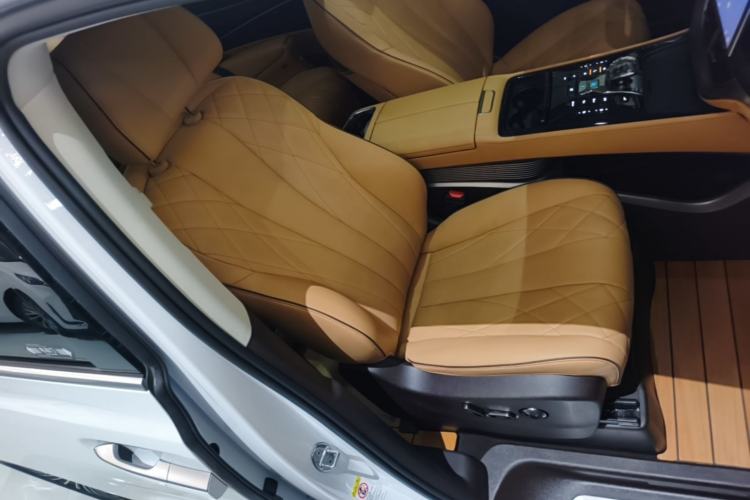 Used Denza D9 2024 DM-i 1050 Luxury Model Right Front Seat