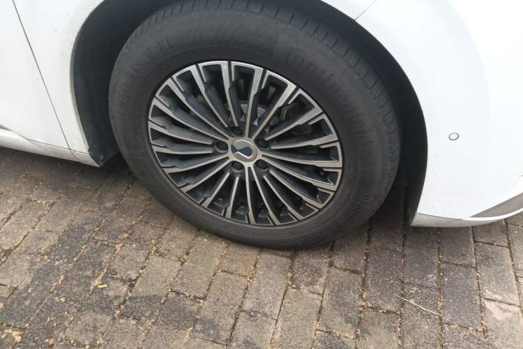 Used Denza D9 2024 DM-i 980 Four-Wheel Drive Flagship Model Right Front Wheel Hub