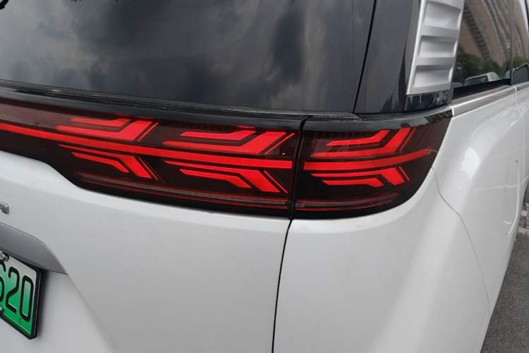 Used Denza D9 2024 DM-i 1050 Luxury Model Right Rear Taillight