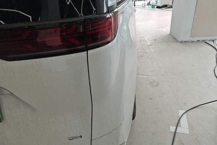 Used Denza D9 2024 DM-i 970 Luxury Model Right Rear Taillight