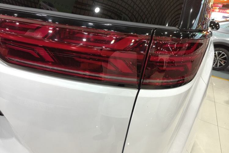 Used Denza D9 2024 DM-i 1050 Luxury Model Right Rear Taillight