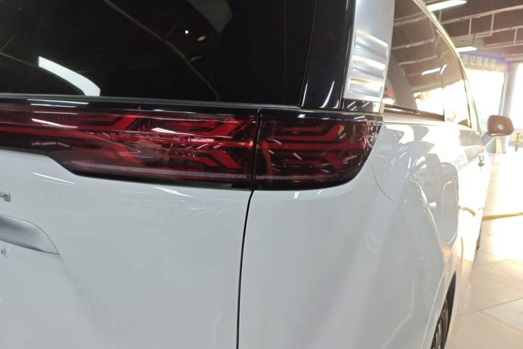 Used Denza D9 2024 DM-i 1050 Luxury Model Right Rear Taillight