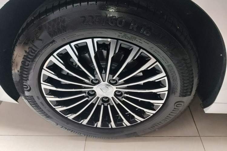 Used Denza D9 2024 DM-i 980 Four-Wheel Drive Flagship Model Right Rear Wheel Hub