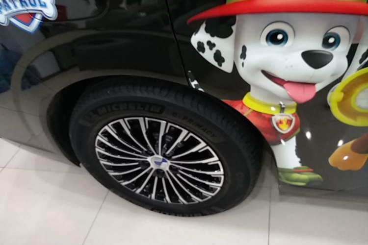 Used Denza D9 2024 DM-i 980 Four-Wheel Drive Prestige Model Right Rear Wheel Hub