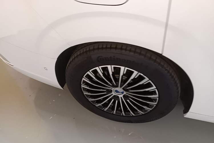 Used Denza D9 2024 DM-i 980 Four-Wheel Drive Flagship Model Right Rear Wheel Hub