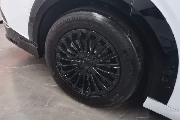Used Denza D9 2024 DM-i 980 Four-Wheel Drive Prestige Model Right Rear Wheel Hub