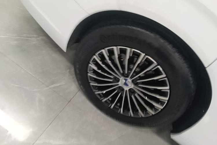 Used Denza D9 2024 DM-i 980 Four-Wheel Drive Prestige Model Right Rear Wheel Hub