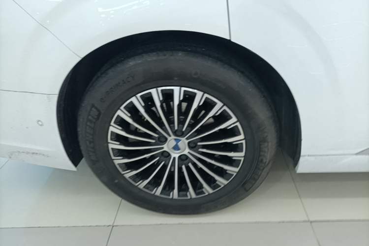 Used Denza D9 2024 DM-i 980 Four-Wheel Drive Flagship Model Right Rear Wheel Hub