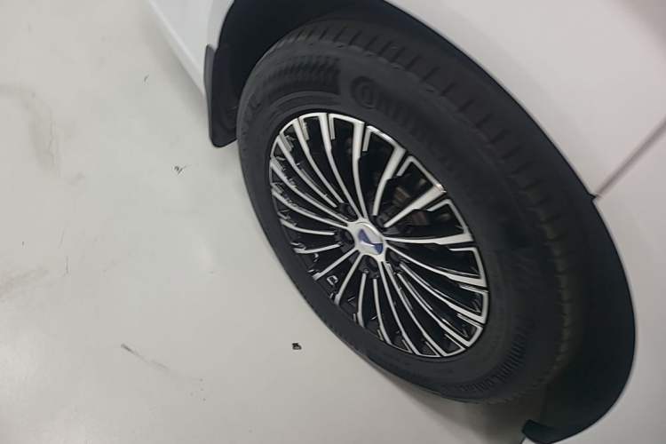 Used Denza D9 2024 EV 600 Four-Wheel Drive Prestige Model Right Rear Wheel Hub