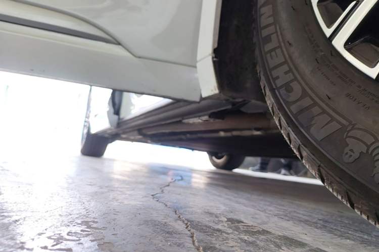Used Denza D9 2024 DM-i 980 Four-Wheel Drive Flagship Model Right Side Sill