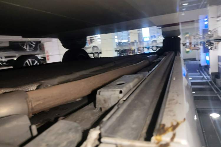 Used Denza D9 2024 DM-i 980 Four-Wheel Drive Prestige Model Right Side Sill