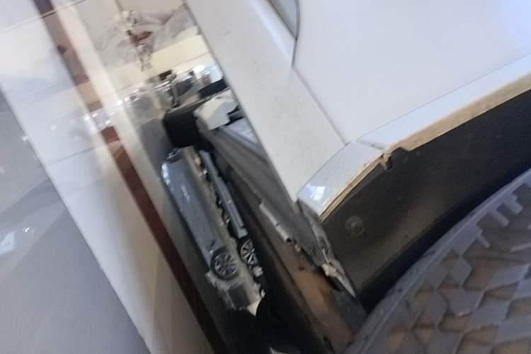 Used Denza D9 2024 DM-i 1050 Luxury Model Right Side Sill