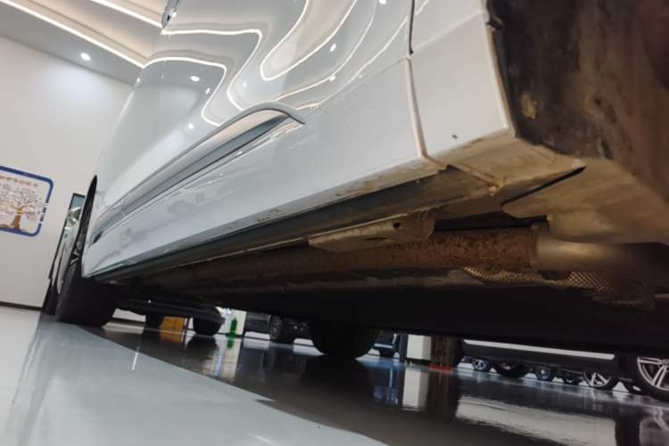 Used Denza D9 2024 DM-i 1050 Luxury Model Right Side Sill