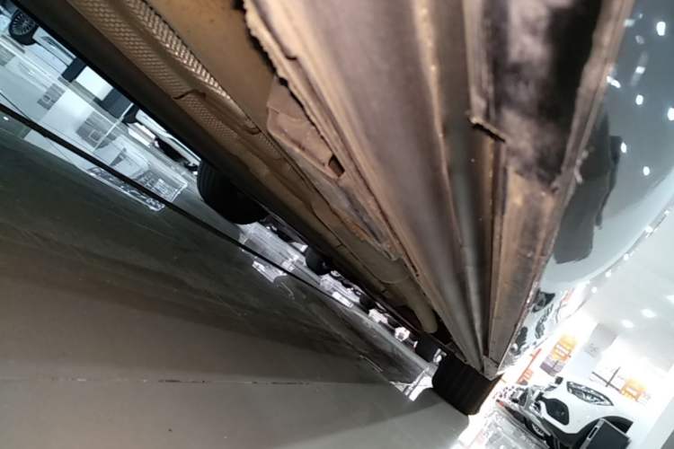 Used Denza D9 2024 DM-i 980 Four-Wheel Drive Prestige Model Right Side Sill