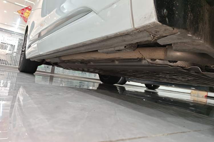 Used Denza D9 2024 DM-i 980 Four-Wheel Drive Prestige Model Right Side Sill
