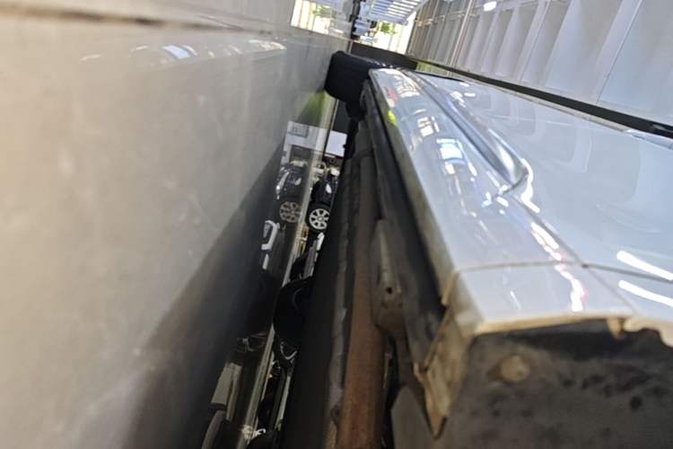 Used Denza D9 2024 DM-i 1050 Luxury Model Right Side Sill