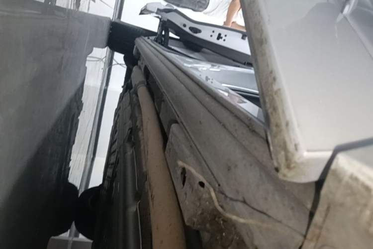 Used Denza D9 2024 DM-i 980 Four-Wheel Drive Prestige Model Right Side Sill