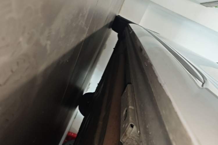 Used Denza D9 2024 DM-i 980 Four-Wheel Drive Prestige Model Right Side Sill