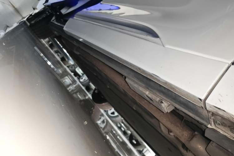 Used Denza D9 2024 DM-i 1050 Luxury Model Right Side Sill