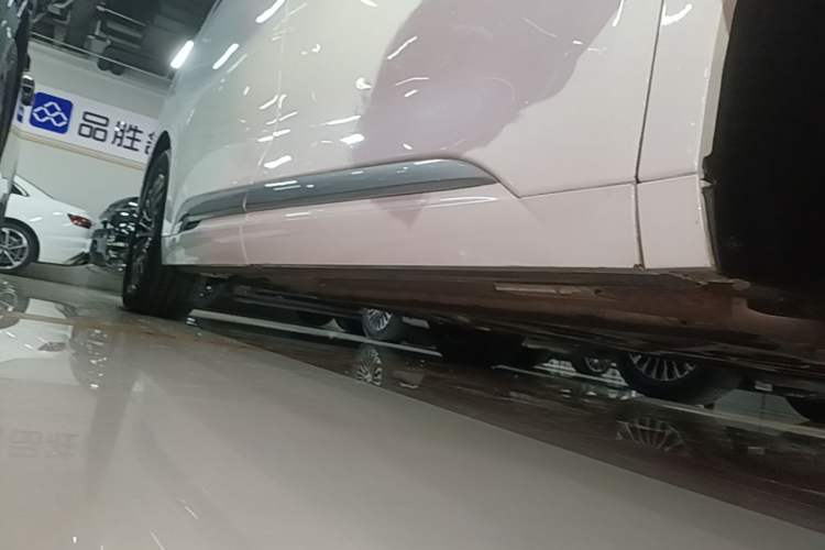 Used Denza D9 2024 DM-i 980 Four-Wheel Drive Prestige Model Right Side Sill