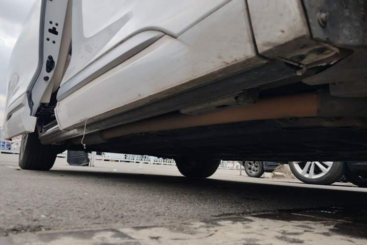 Used Denza D9 2024 DM-i 1050 Luxury Model Right Side Sill