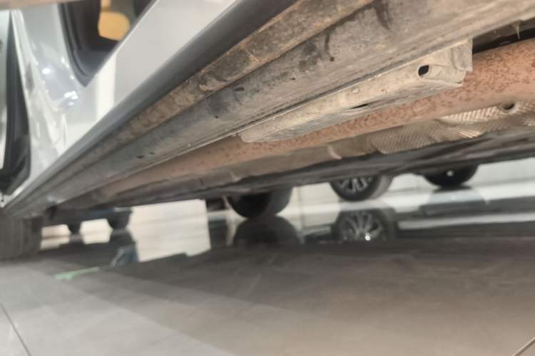 Used Denza D9 2024 DM-i 980 Four-Wheel Drive Prestige Model Right Side Sill